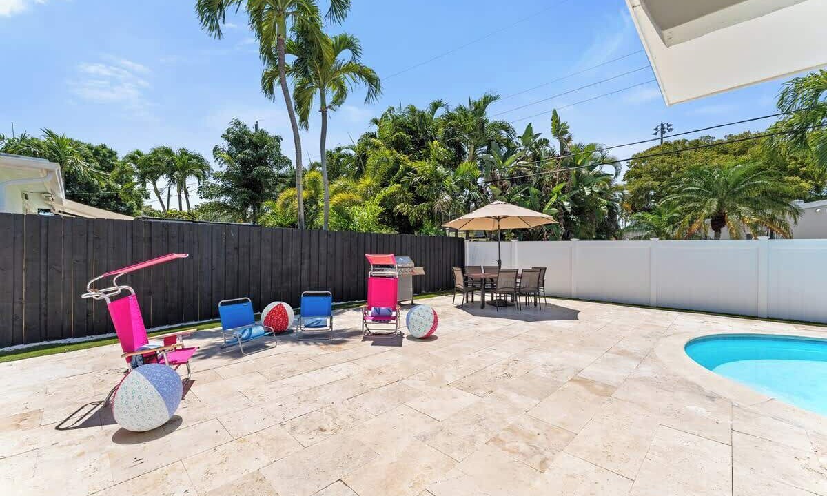 Photo of Outdoor in Middle River Terrace