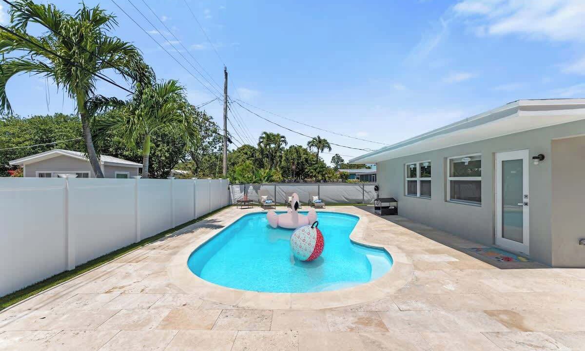 Photo of Outdoor in Middle River Terrace