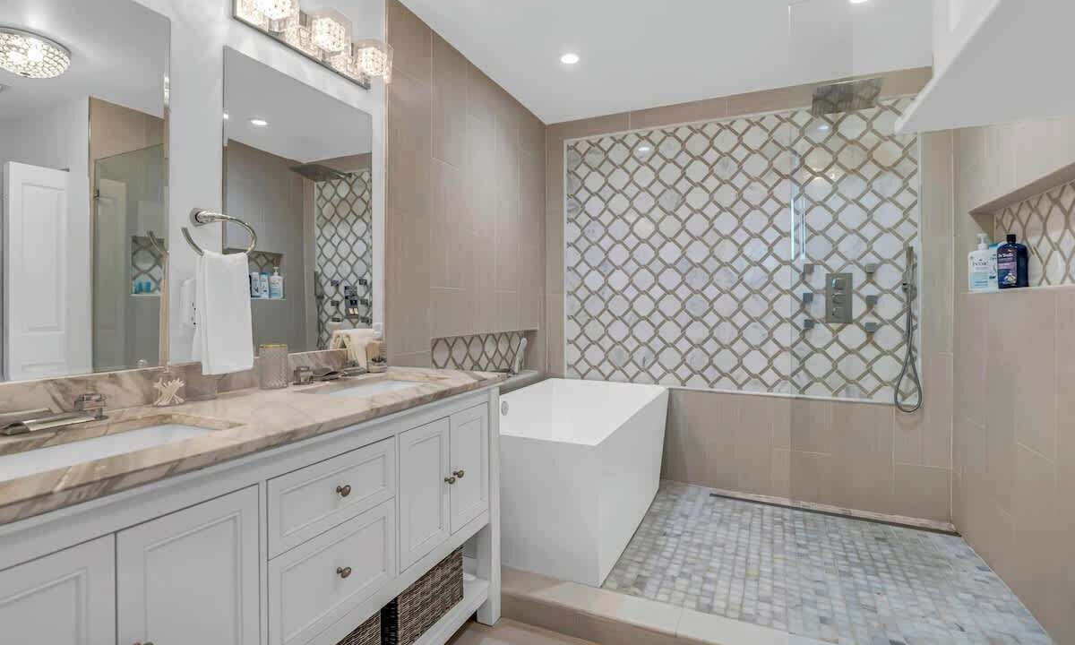 Photo of Bathroom in Sunrise