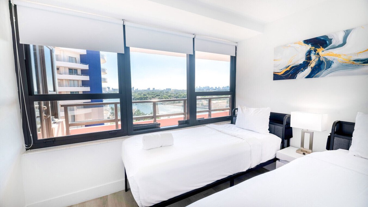 Photo of Bedroom in Mid Beach