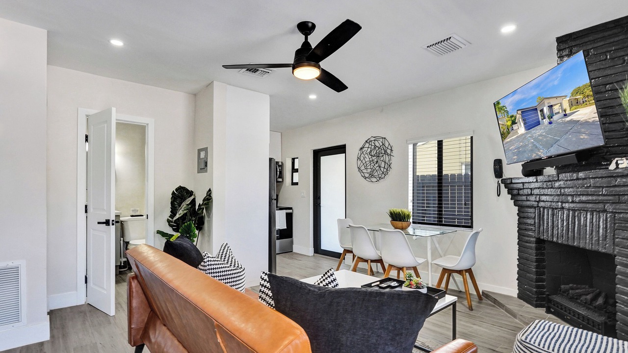 Photo of Livingroom in South Middle River