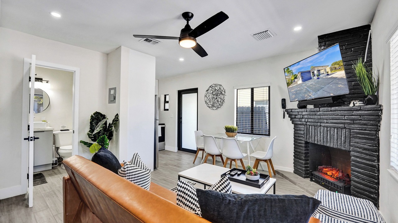 Photo of Livingroom in South Middle River