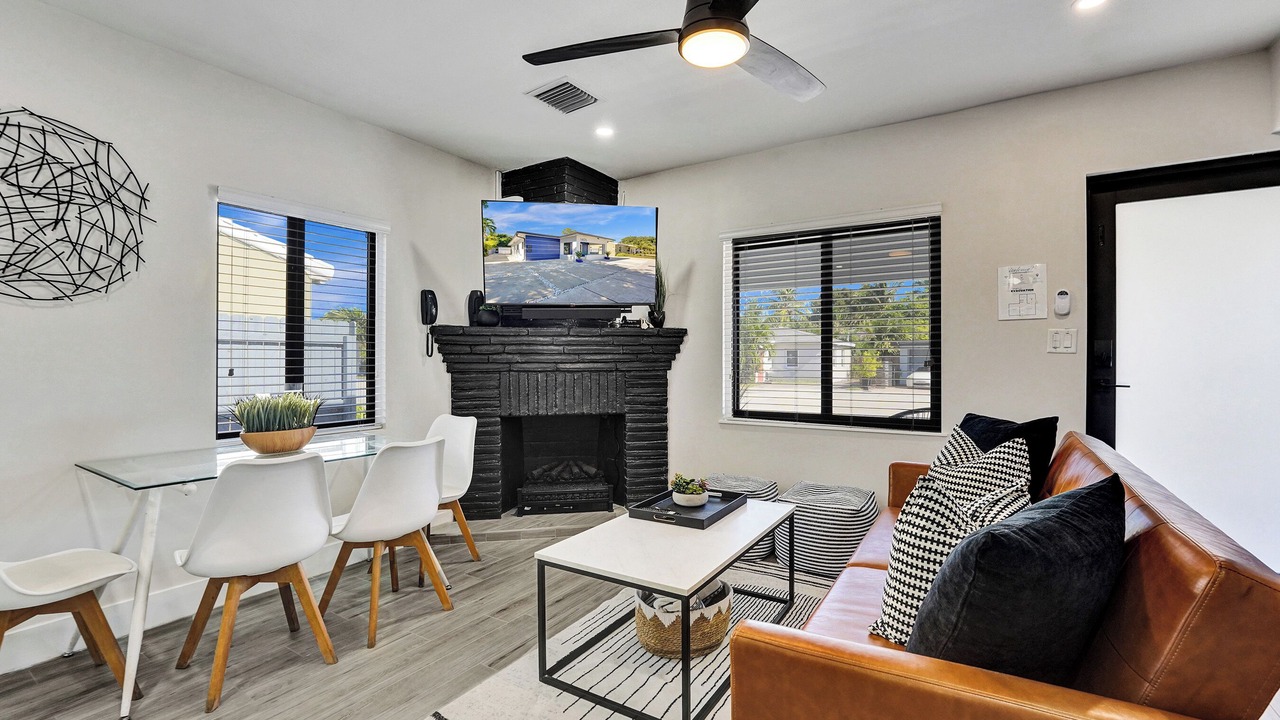 Photo of Livingroom in South Middle River