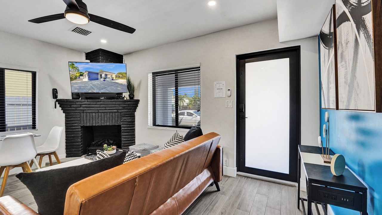 Photo of Livingroom in South Middle River