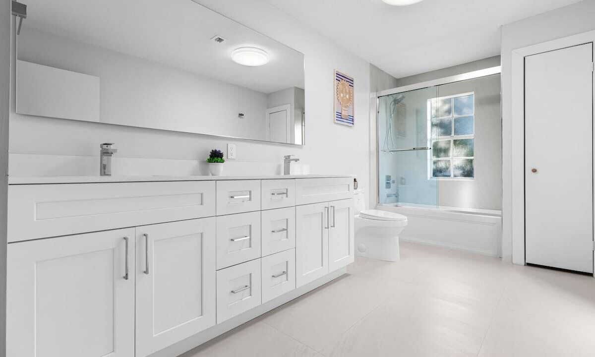 Photo of Bathroom in Sunrise