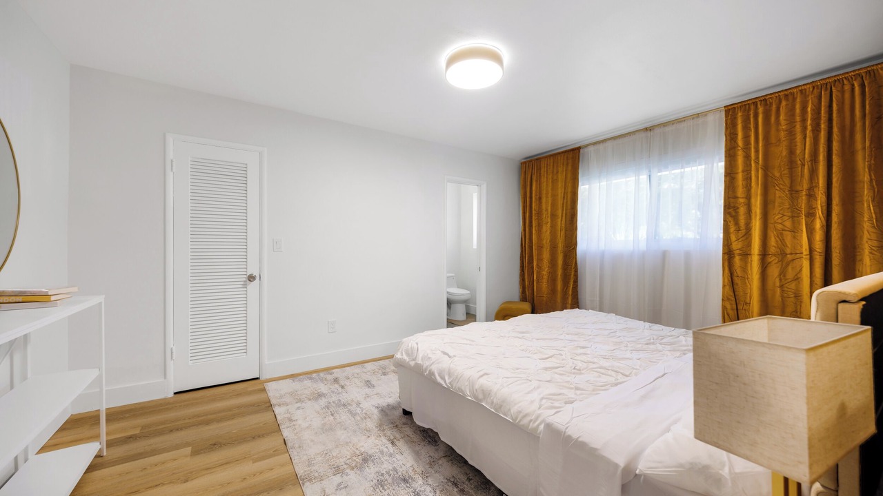 Photo of Bedroom in Golden Glades