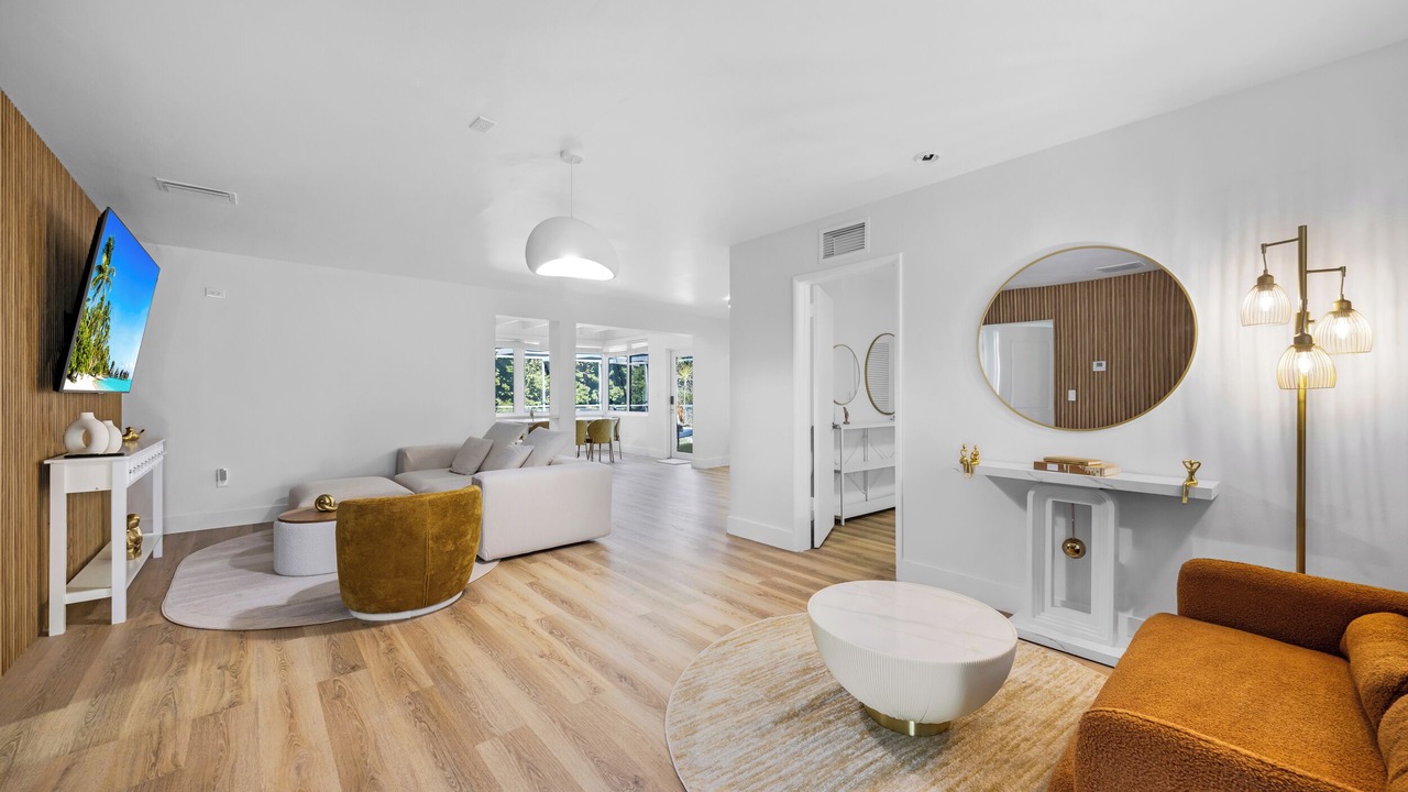 Photo of Livingroom in Golden Glades