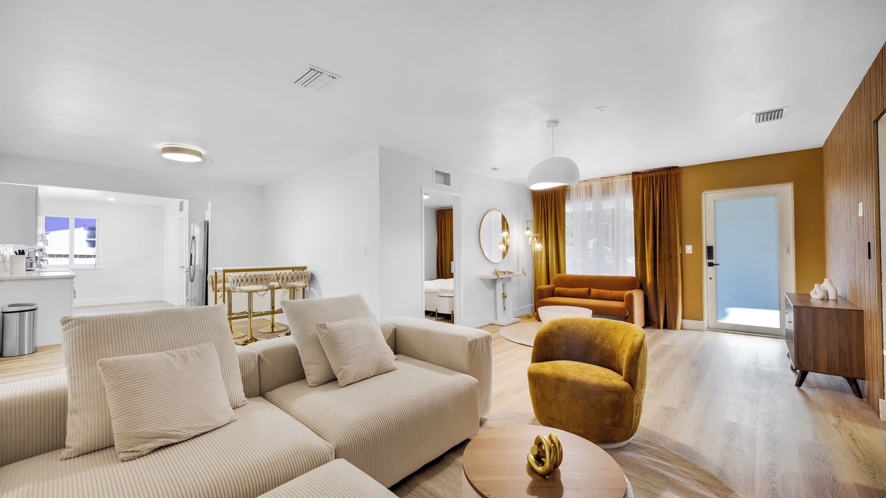 Photo of Livingroom in Golden Glades