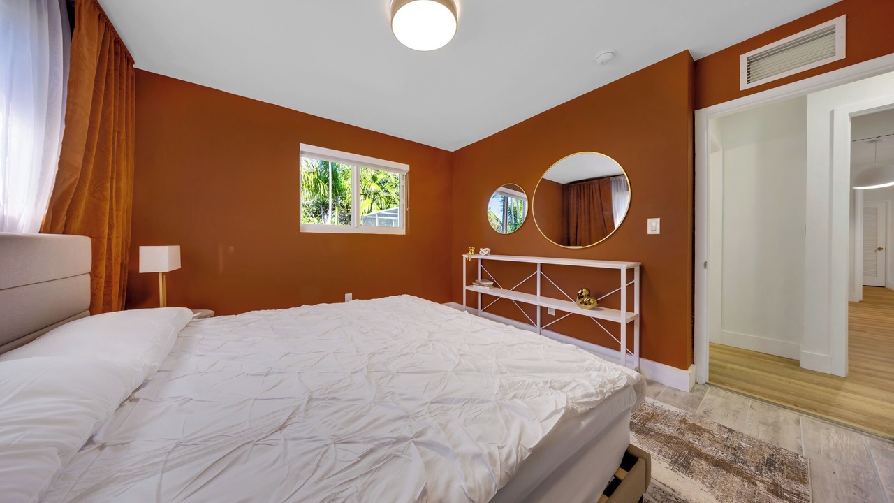Photo of Bedroom in Golden Glades