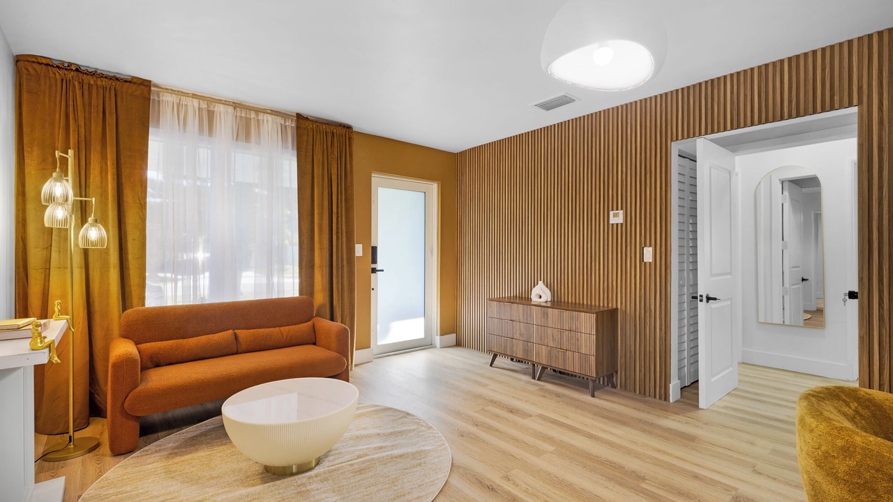 Photo of Livingroom in Golden Glades