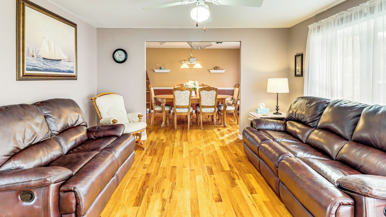 Photo of Livingroom in Valley Lee