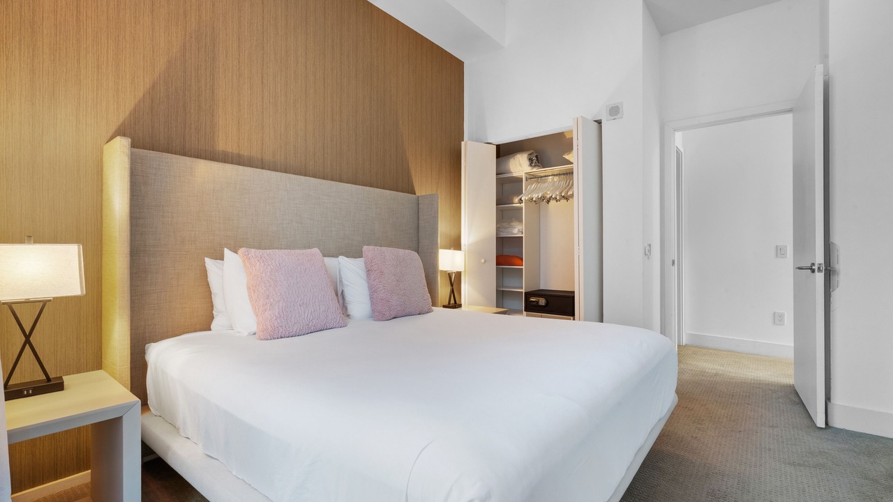 Photo of Bedroom in Hollywood South Central Beach