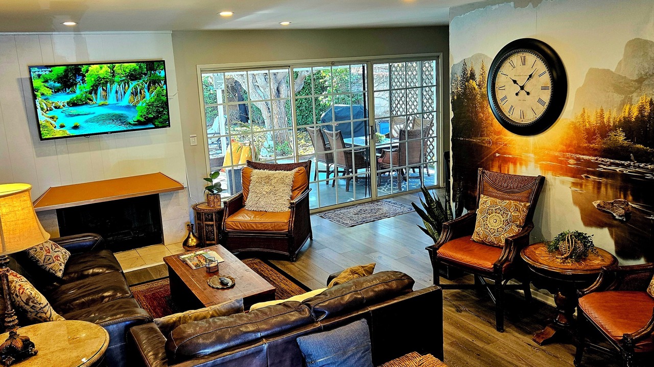 Photo of Livingroom in Woodland Hills
