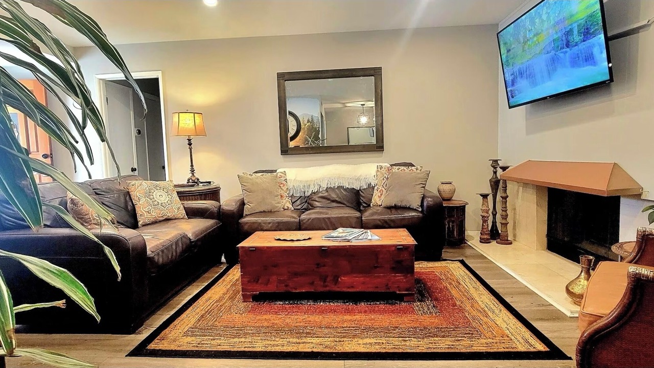 Photo of Livingroom in Woodland Hills