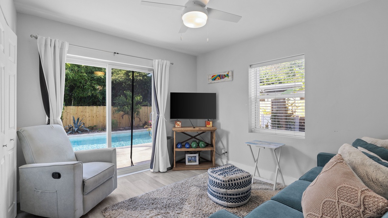 Photo of Livingroom in Middle River Terrace