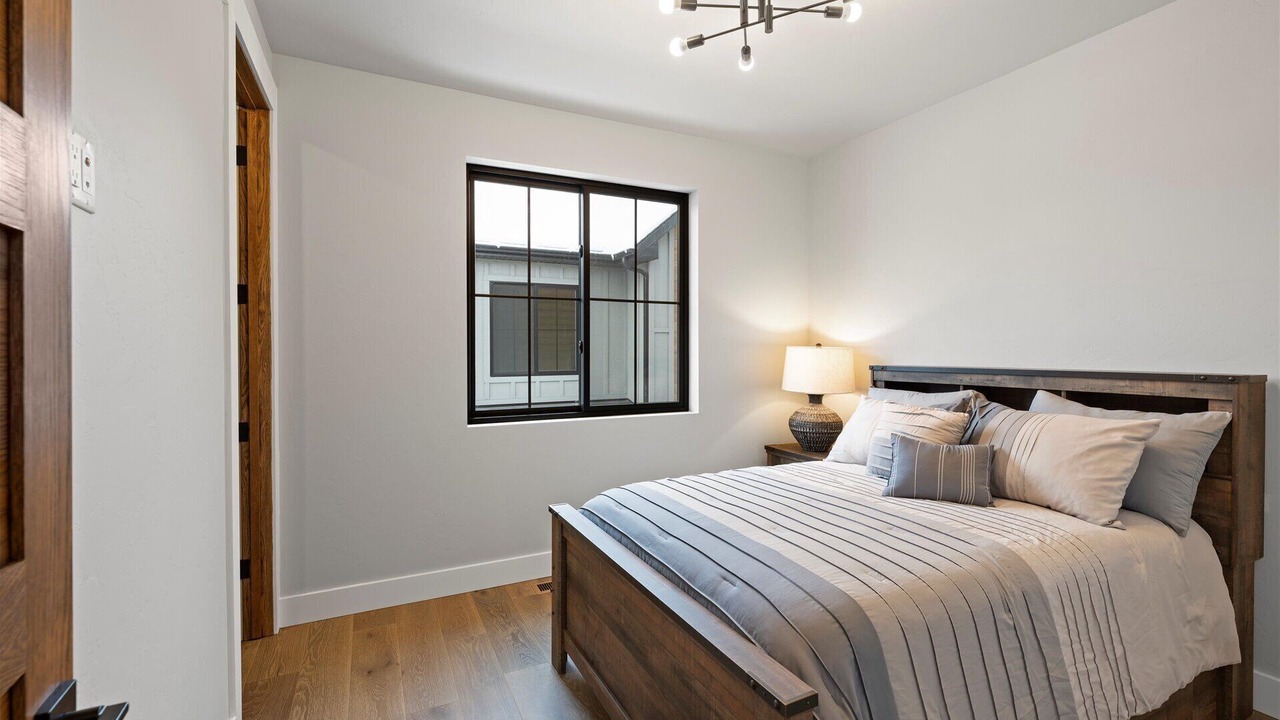 Photo of Bedroom in Lakeside