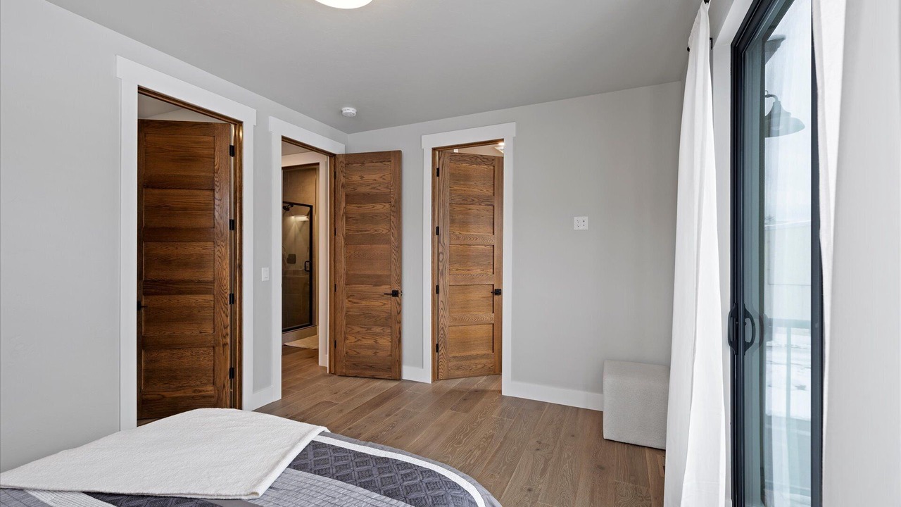 Photo of Bedroom in Lakeside