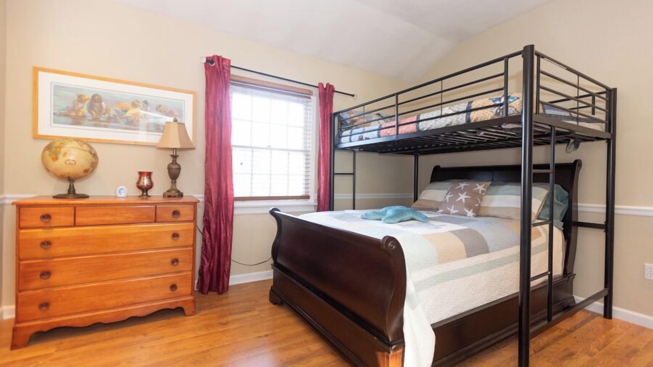 Photo of Bedroom in Town Bank