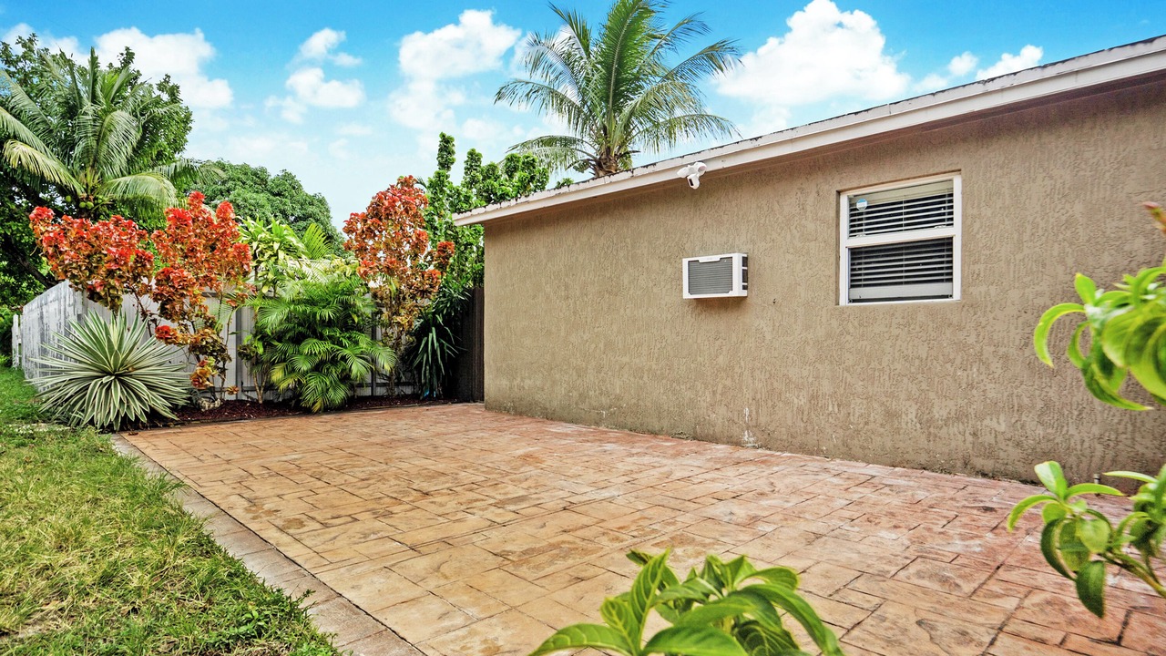 Photo of Outdoor in Golden Glades