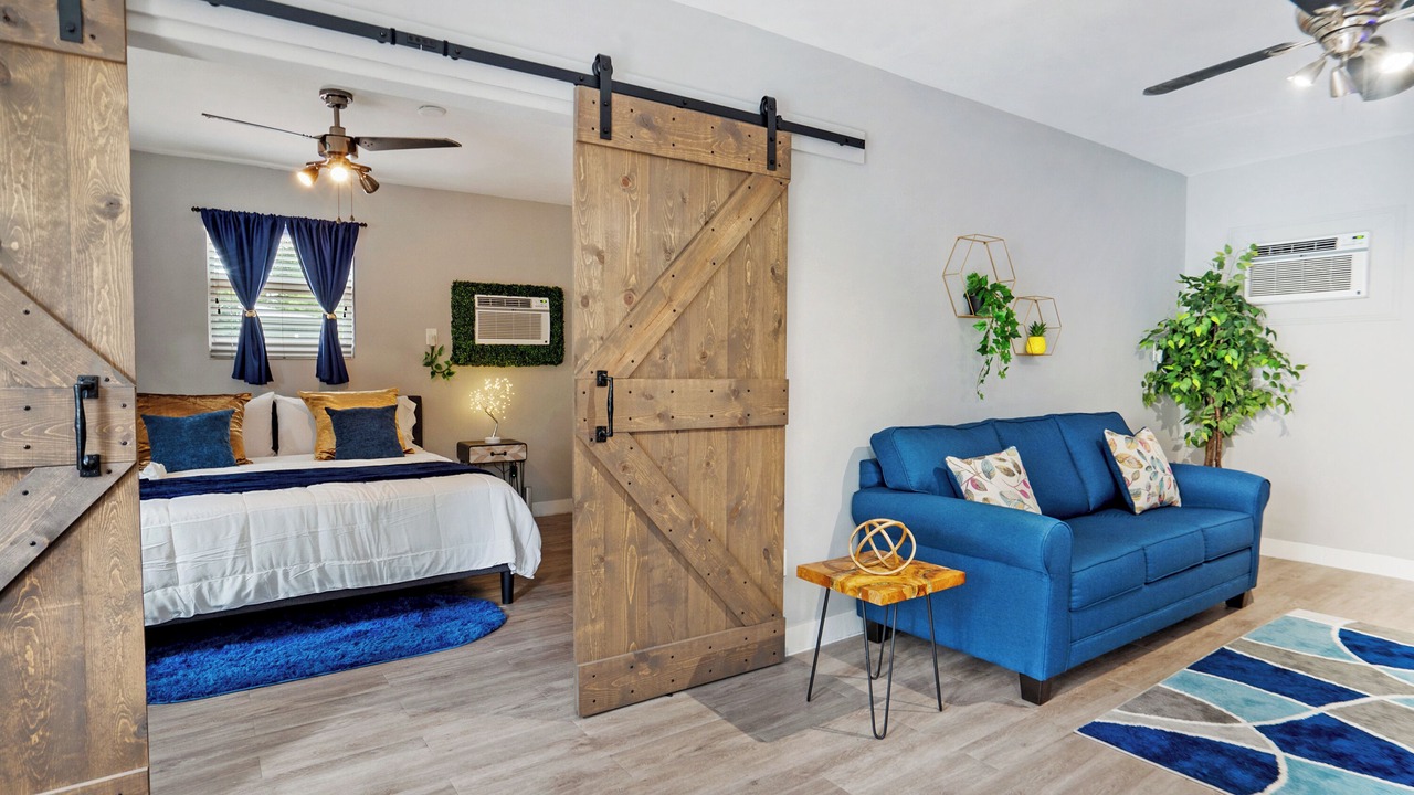 Photo of Bedroom in Golden Glades
