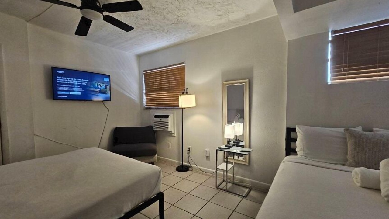 Photo of Bedroom in Downtown Hollywood
