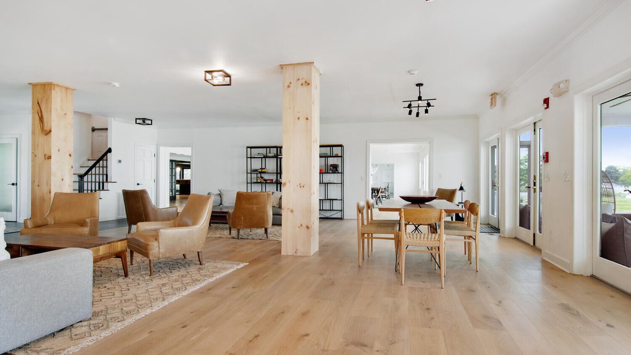 Photo of Livingroom in Royal Oak