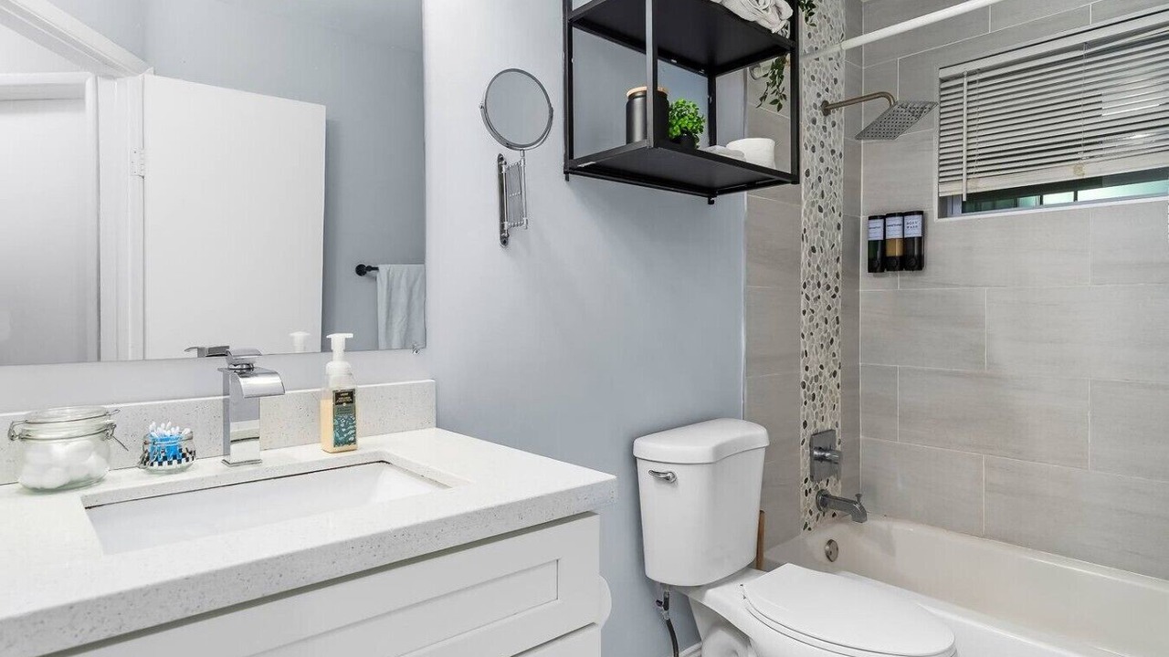 Photo of Bathroom in Sunset
