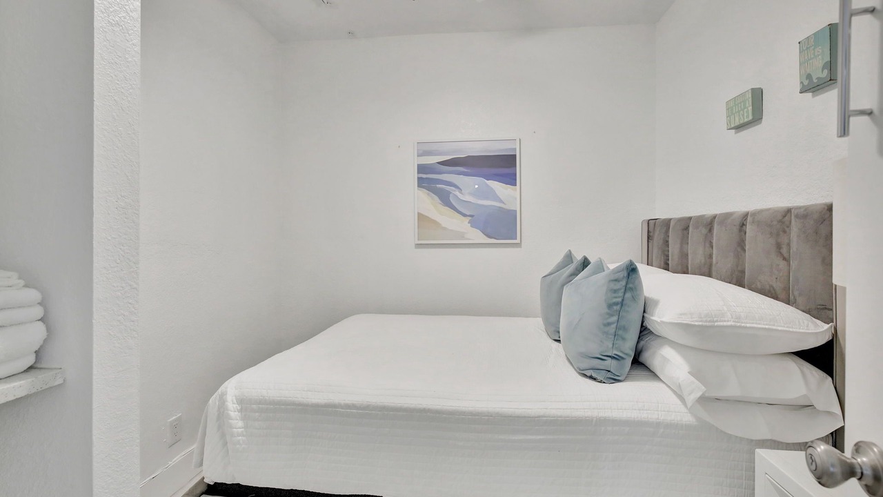 Photo of Bedroom in Lauderdale-by-the-Sea