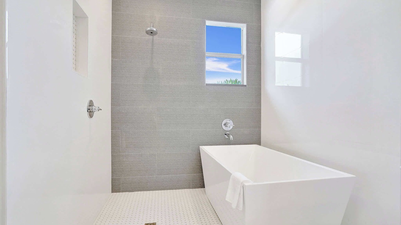 Photo of Bathroom in Poinsettia Heights