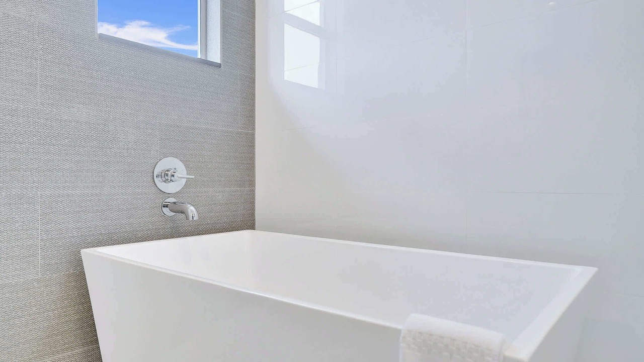 Photo of Bathroom in Poinsettia Heights