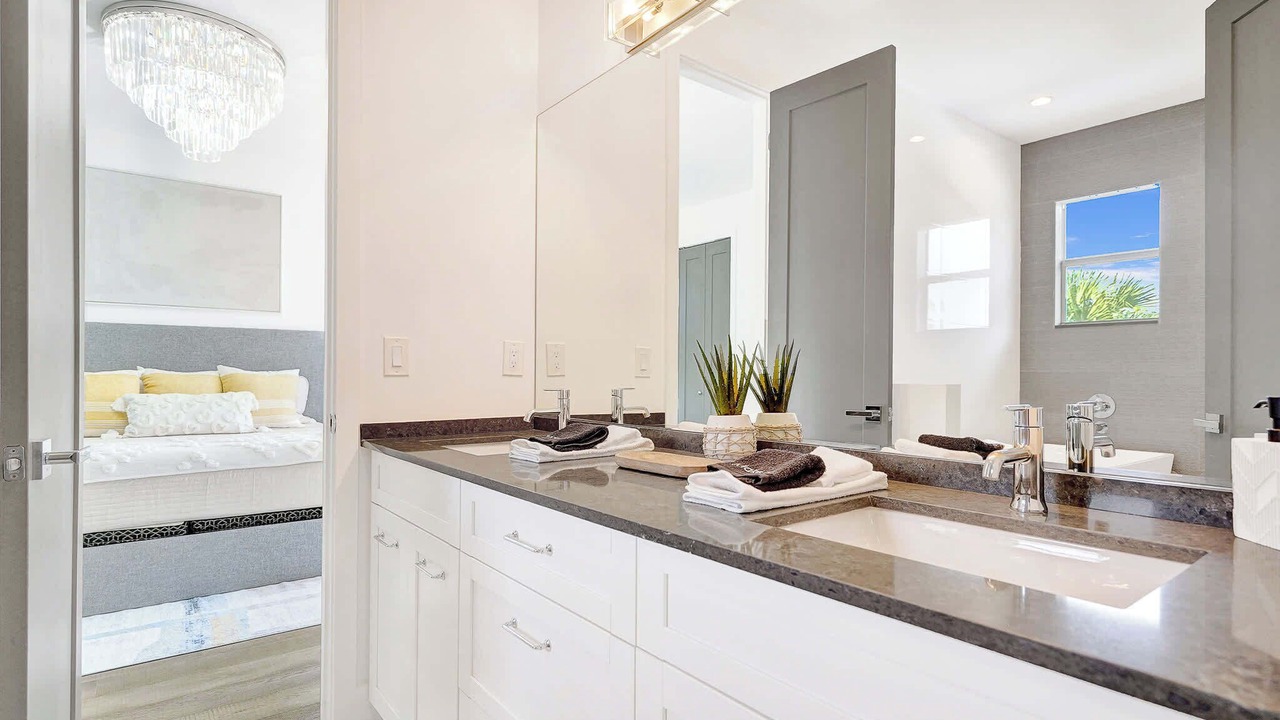 Photo of Bathroom in Poinsettia Heights