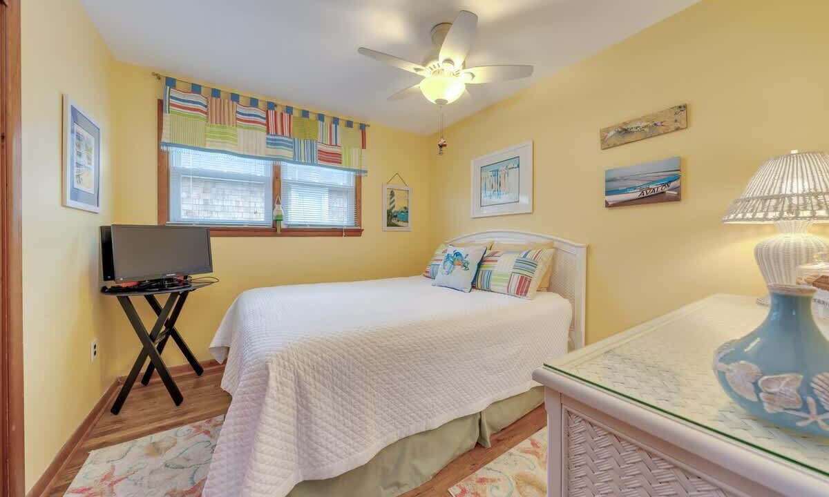 Photo of Bedroom in Avalon