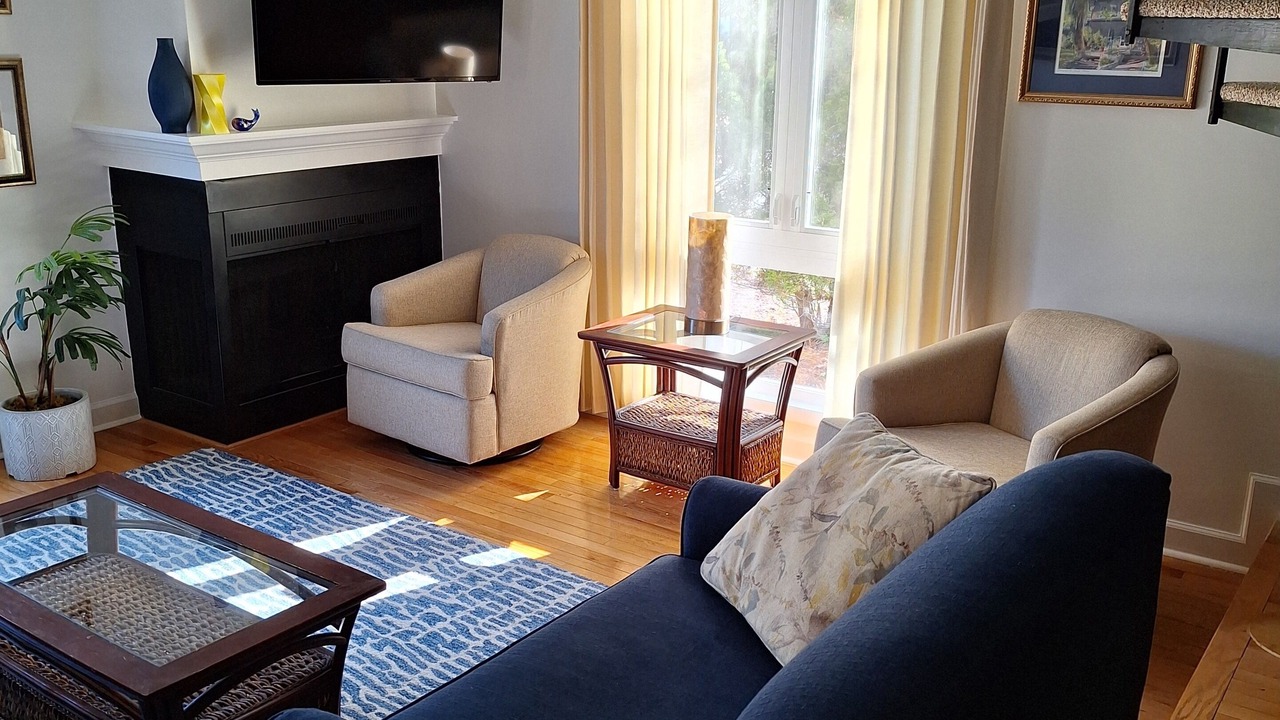 Photo of Livingroom in Country Club Estates