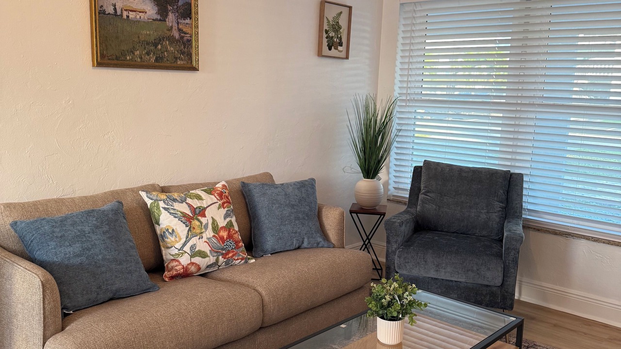 Photo of Livingroom in Imperial Point