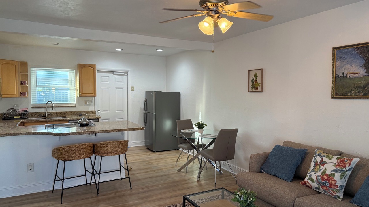 Photo of Livingroom in Imperial Point