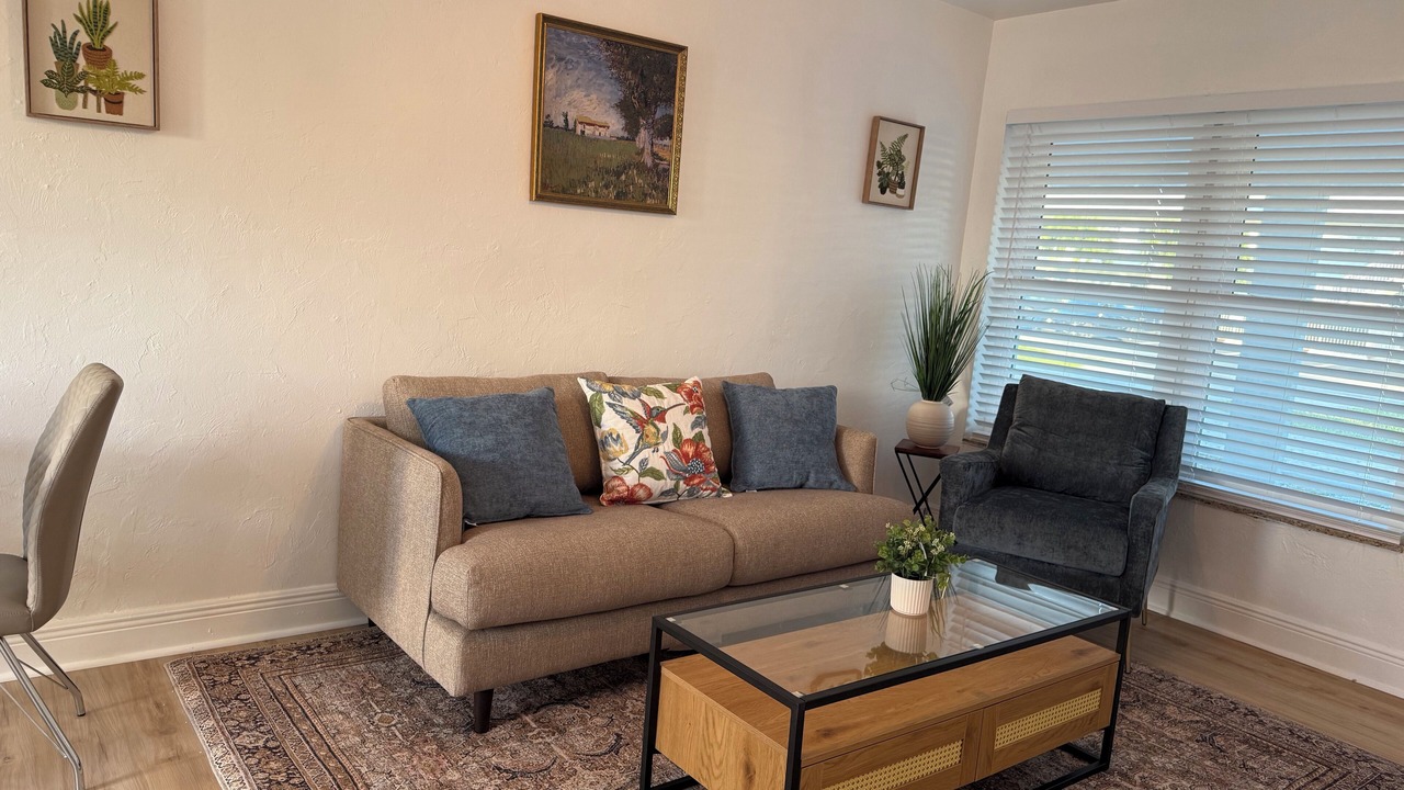 Photo of Livingroom in Imperial Point
