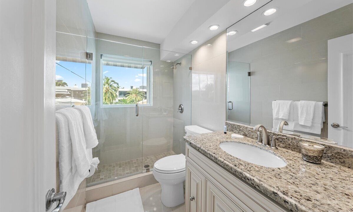 Photo of Bathroom in Colee Hammock