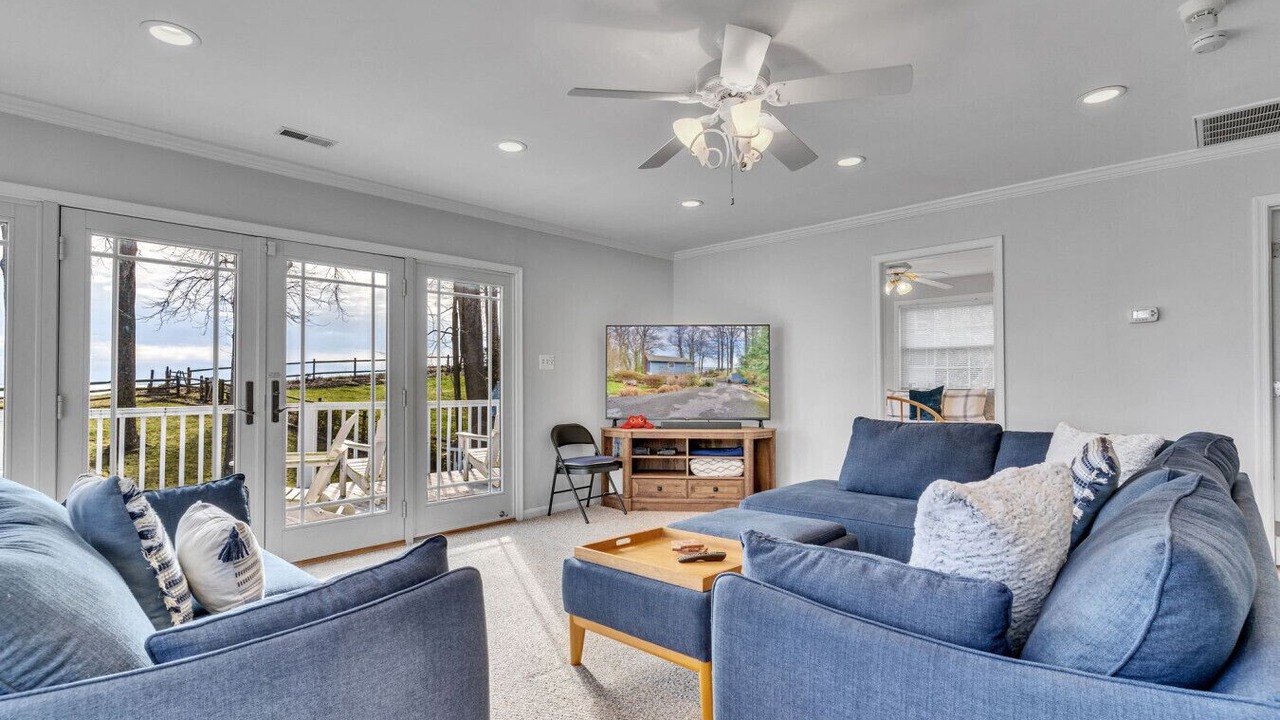 Photo of Livingroom in Chesapeake Beach