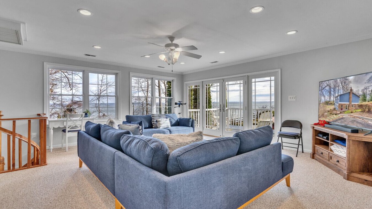Photo of Livingroom in Chesapeake Beach