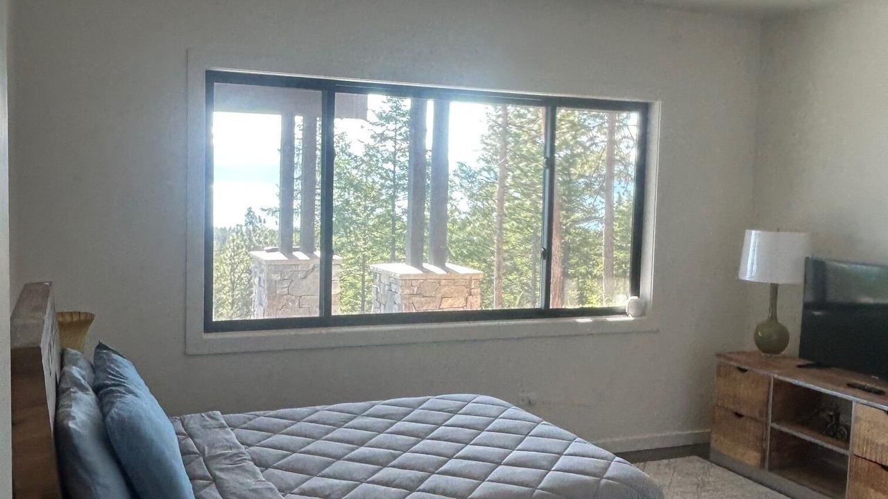 Photo of Bedroom in Lakeside