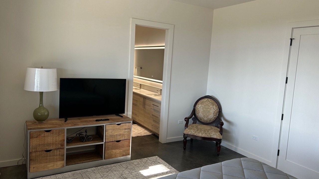 Photo of Bedroom in Lakeside