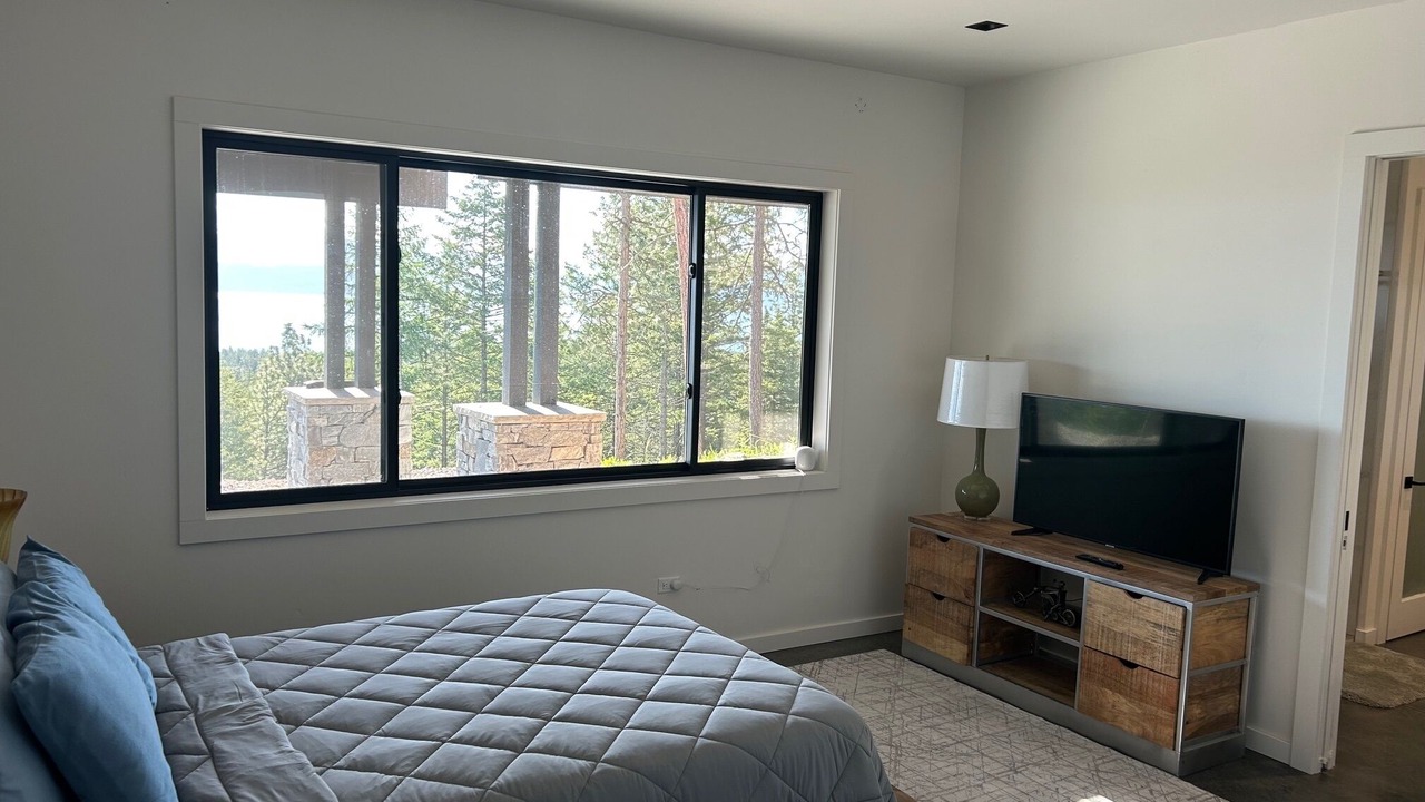 Photo of Bedroom in Lakeside