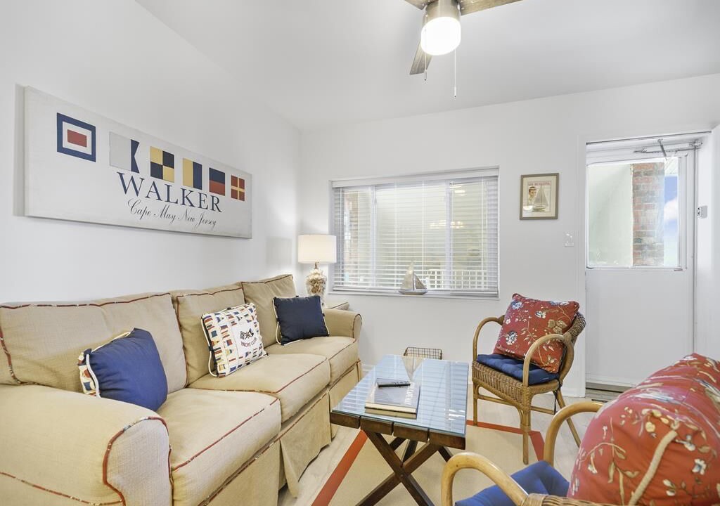 Photo of Livingroom in Admiral Estates