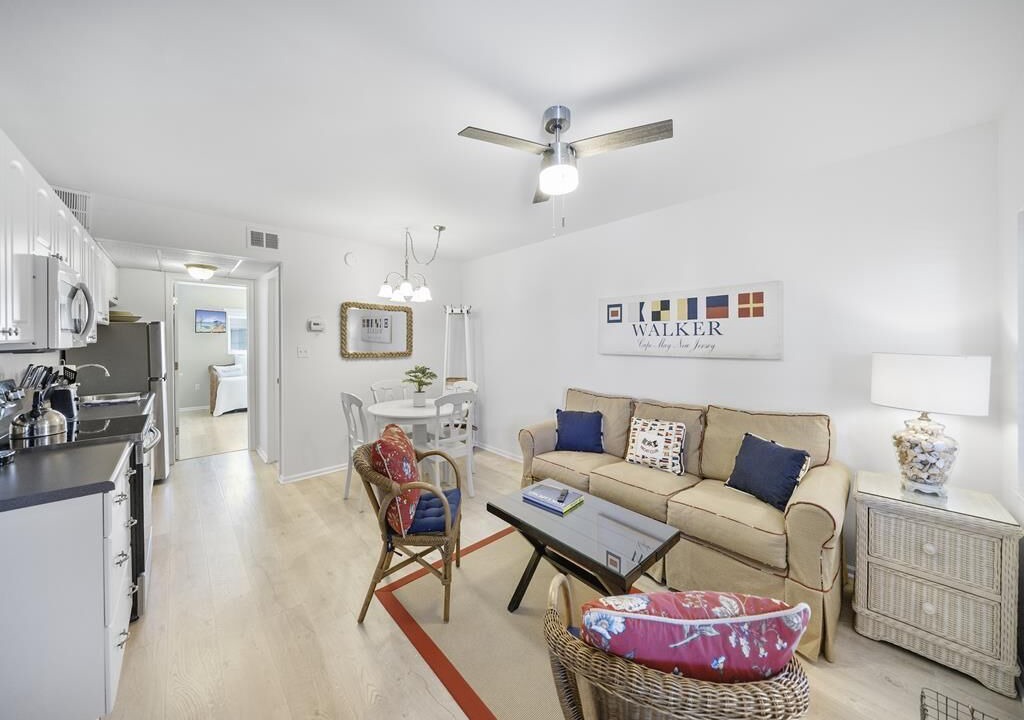 Photo of Livingroom in Admiral Estates