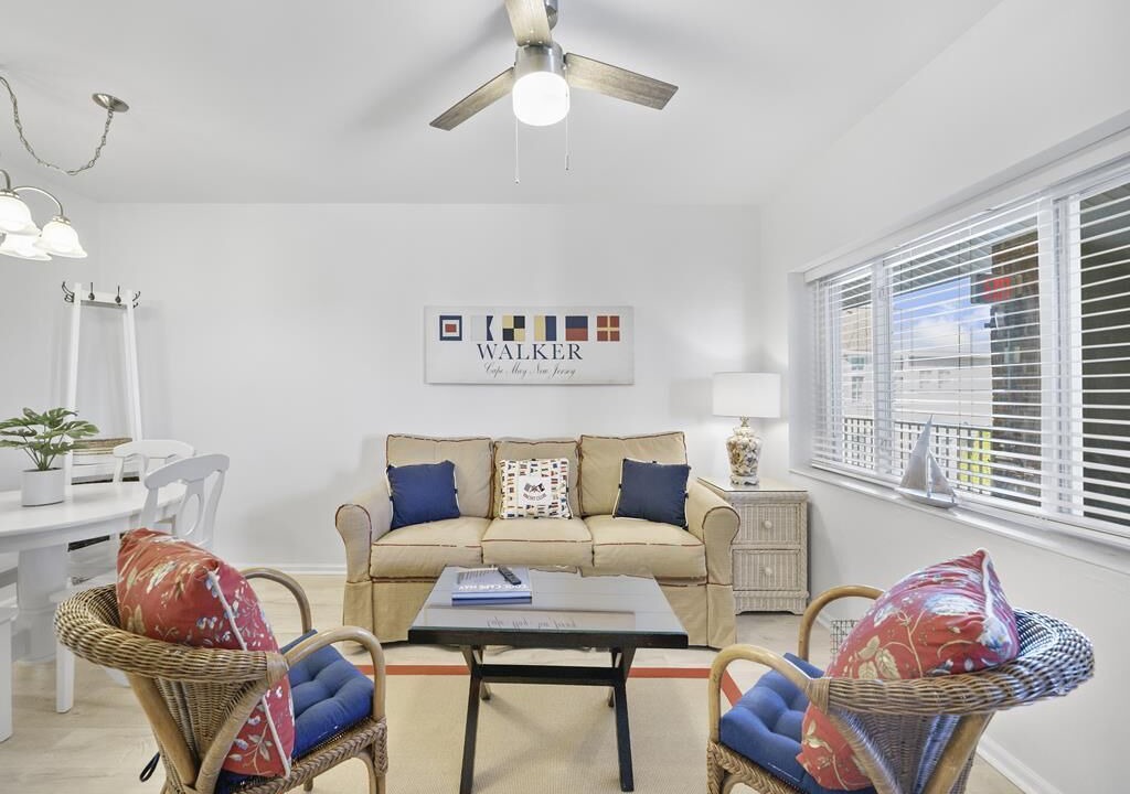 Photo of Livingroom in Admiral Estates