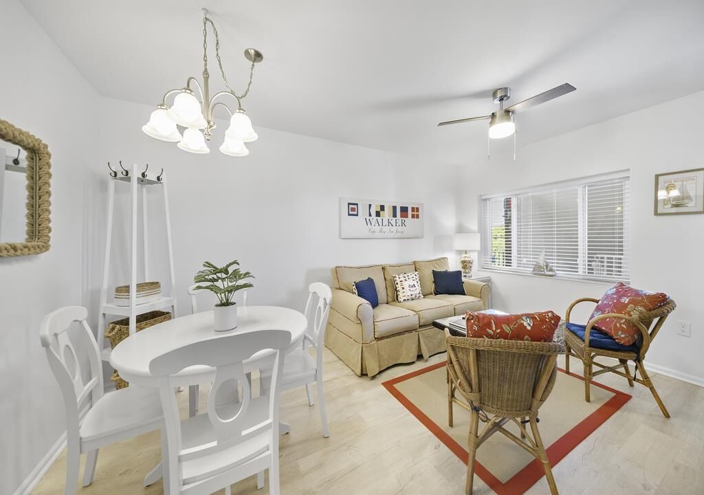 Photo of Livingroom in Admiral Estates