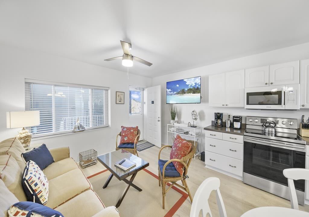 Photo of Livingroom in Admiral Estates