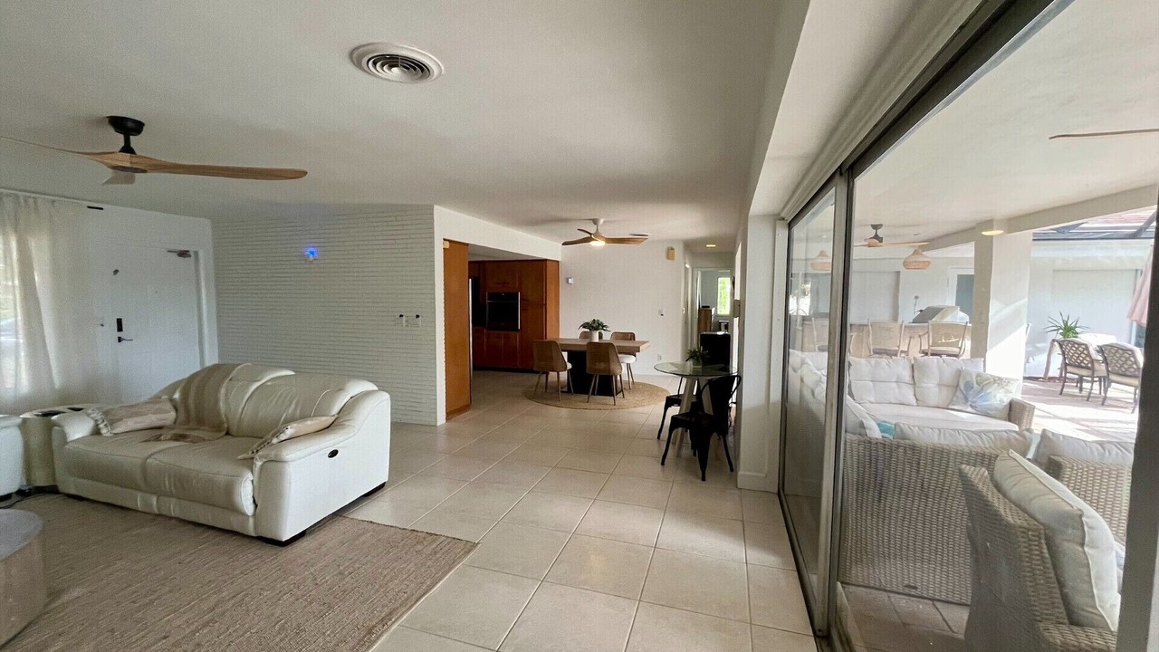 Photo of Livingroom in Deerfield Beach