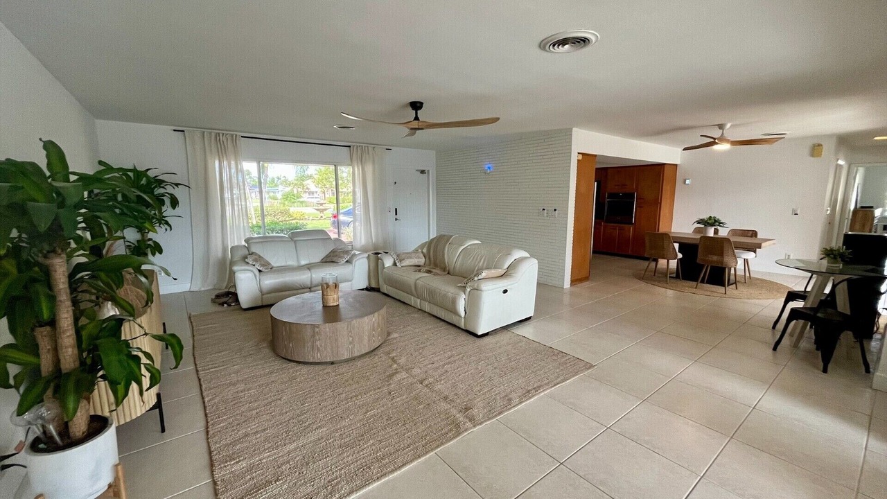 Photo of Livingroom in Deerfield Beach