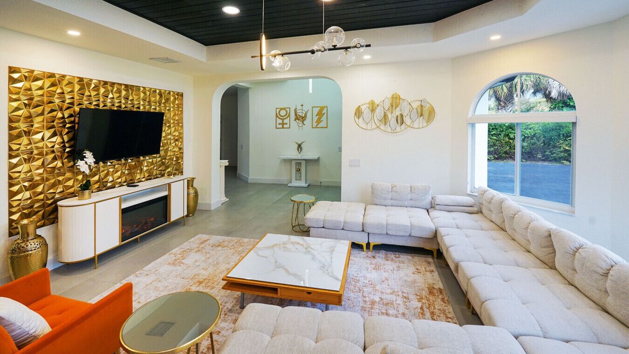 Photo of Livingroom in Lauderdale Beach